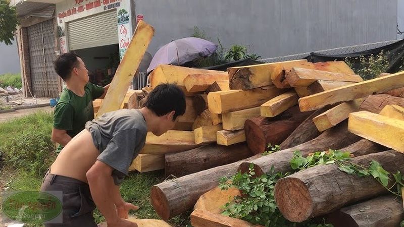 Bàn thờ làm từ gỗ mít già luôn có tuổi thọ, độ bền cao hơn
