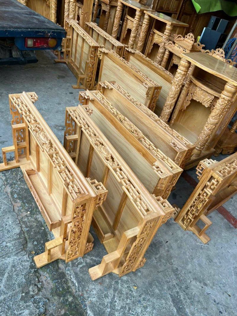 Tân Minh Chính cung cấp bàn thờ gỗ mít treo tường với chất liệu cao cấp, độ bền cao
