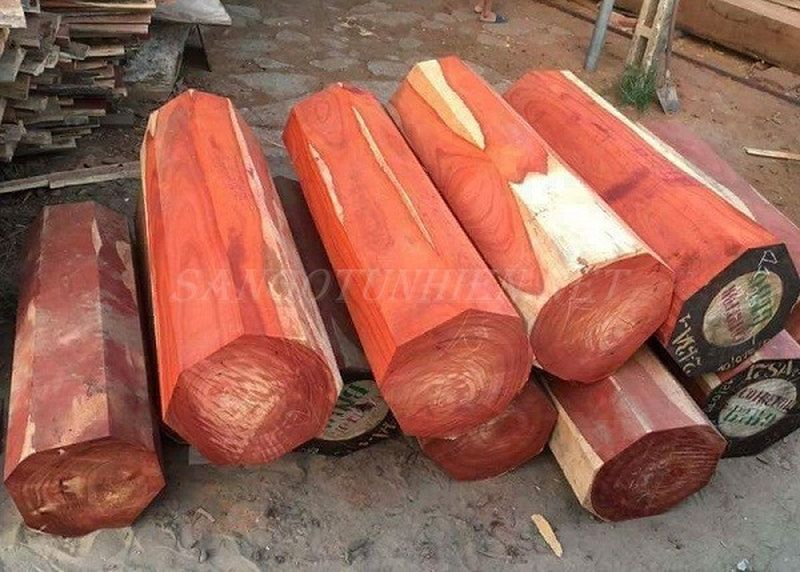 Giá bán bàn thờ gỗ hương có sự ảnh hưởng của nhiều yếu tố khác nhau