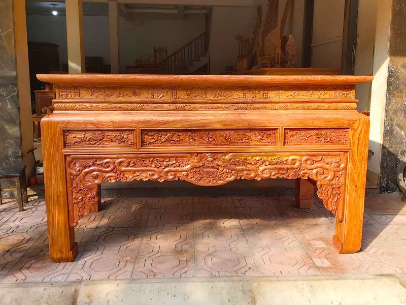Bàn thờ sản xuất từ gỗ gụ chinh phục người dùng với độ bền vượt trội
