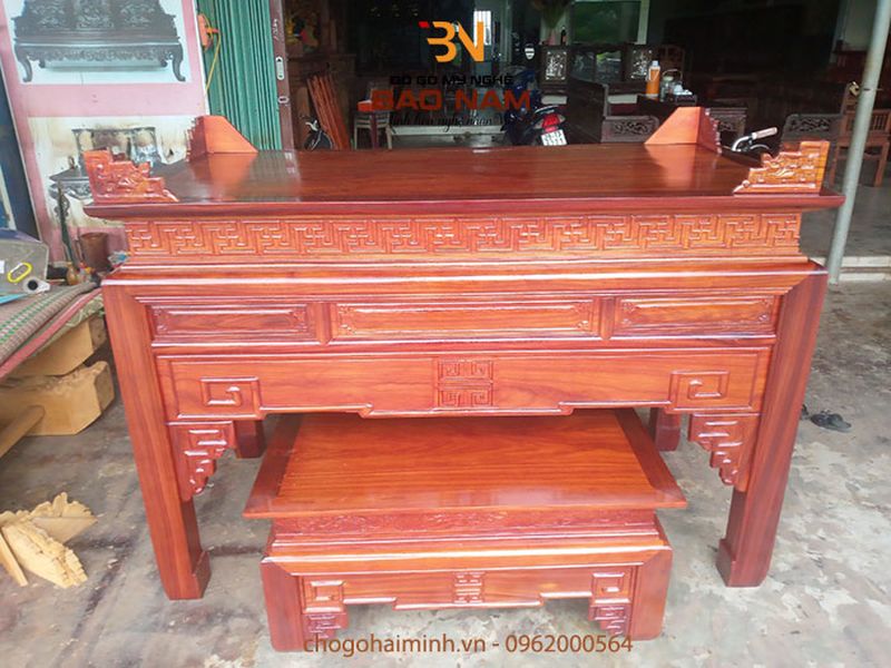bàn thờ gỗ gụ treo tường giá bao nhiêu 2